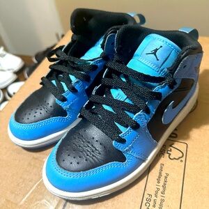 Air Jordan 1 Mid “ University Blue “ .. size 13c